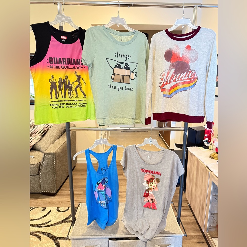 Disney Women’s Lot of 5 Shirts Tops Size Large